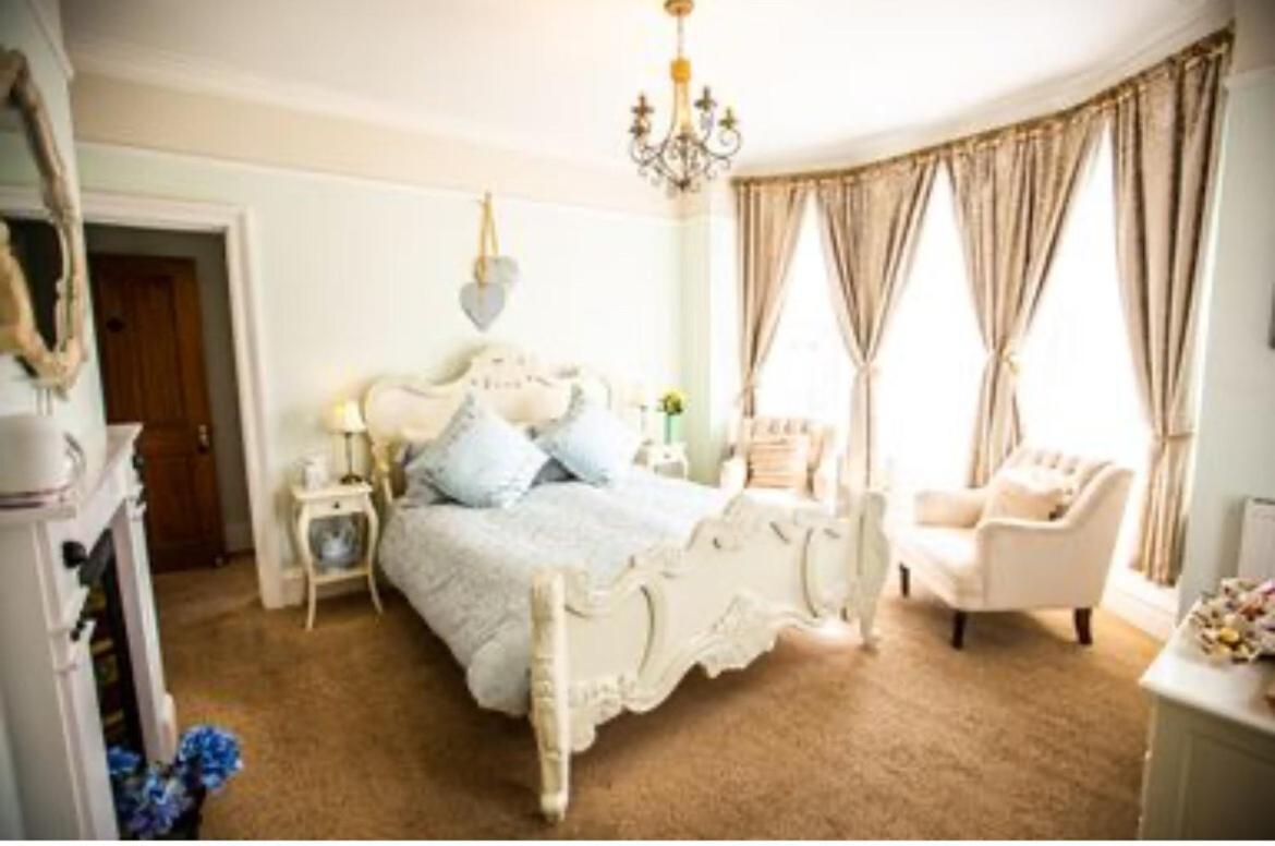 Bed and Breakfast Abbotsleigh Of Уитби Экстерьер фото