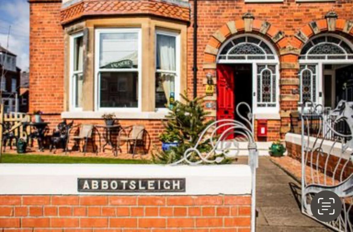 Bed and Breakfast Abbotsleigh Of Уитби Экстерьер фото